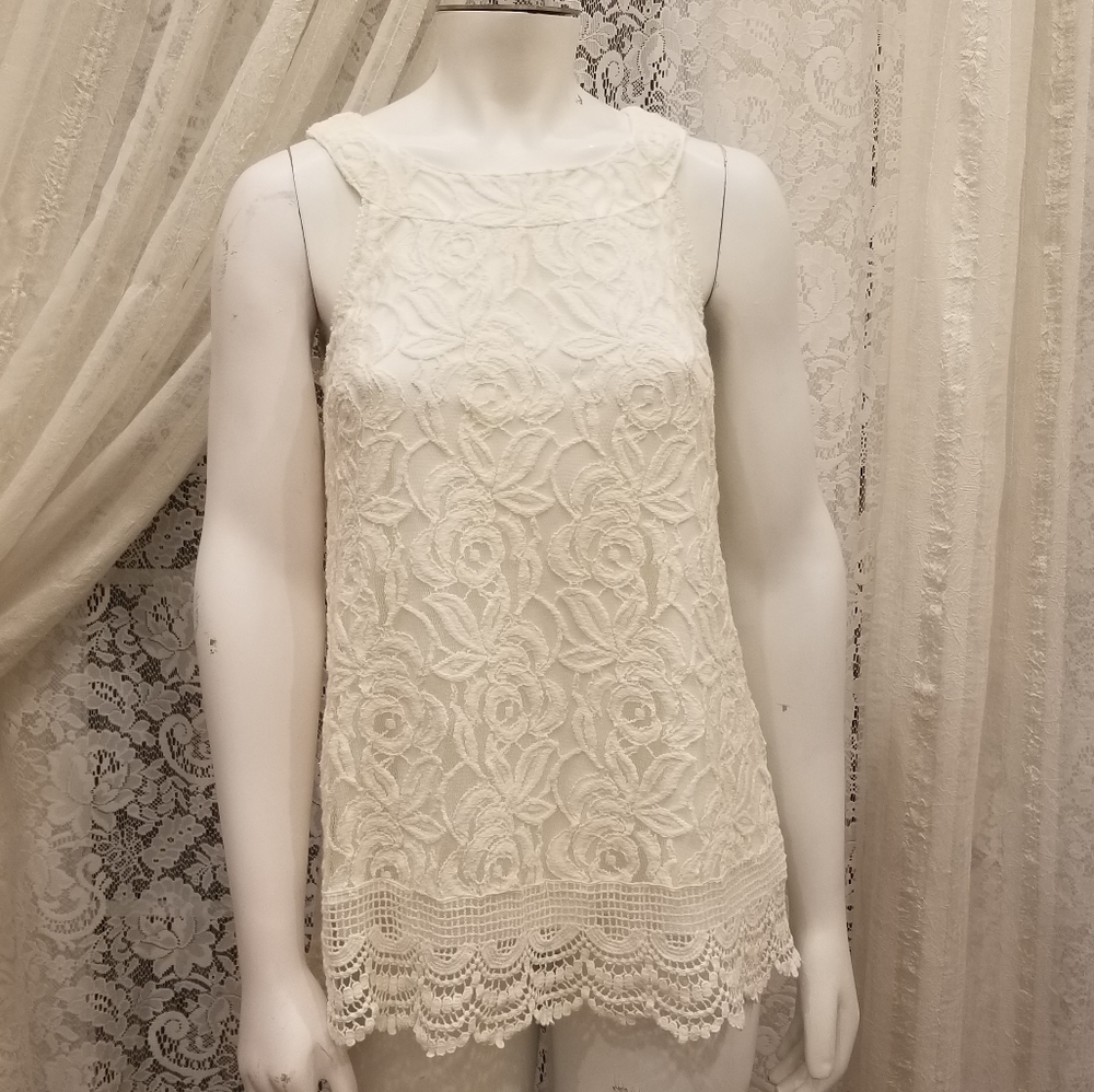 Lace - Picture 2 of 5